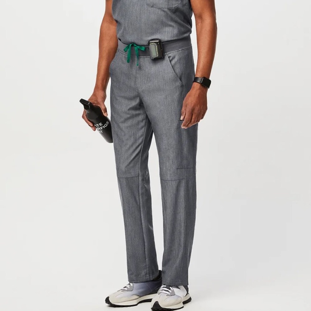 NWOT Figs Axim Cargo Scrub Pants-M